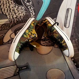 Converse camo